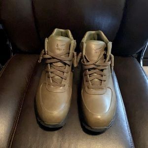 Nike Air Max Goadome olive green size 12 Fall/Winter boot.